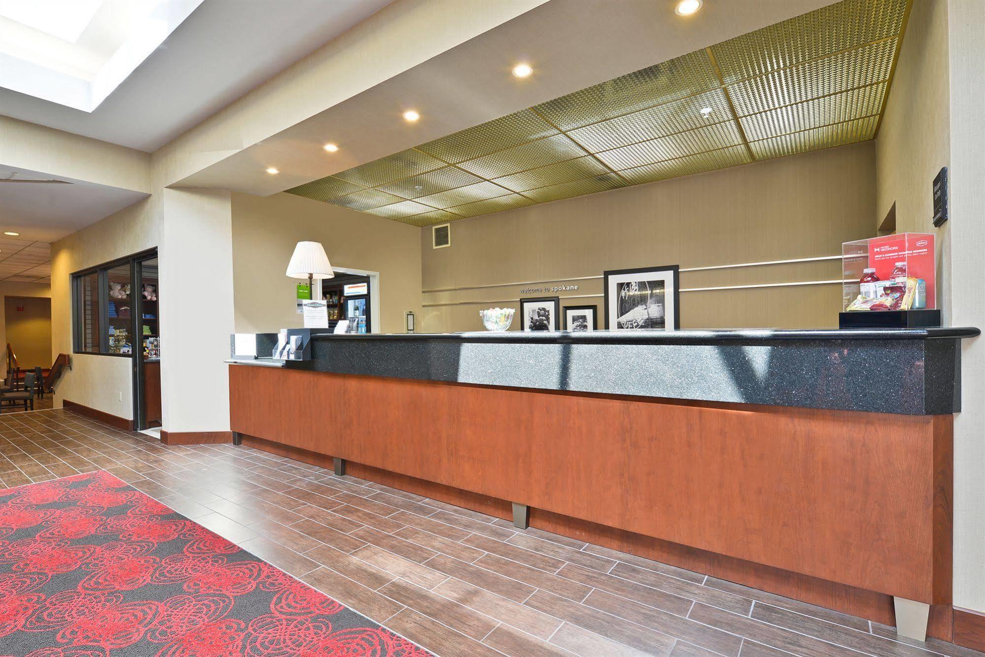 Hotel Hampton Airport 3*